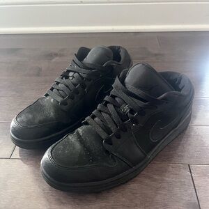 BLACK NIKE AIR JORDAN 1 LOW “TRIPLE BLACK” SIZE 9 US (M)